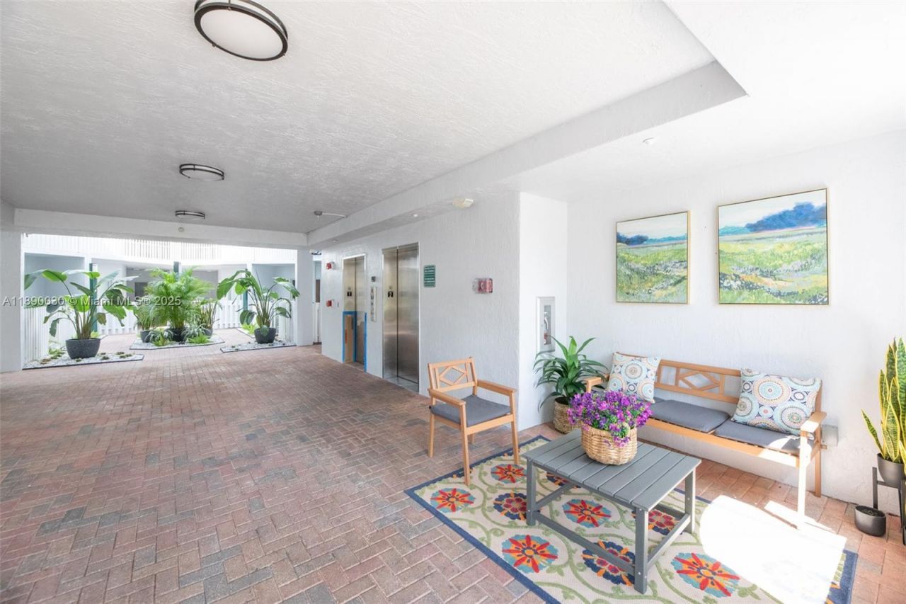 10700 NW 66th St, Unit 207, Doral, FL 33178 Photo