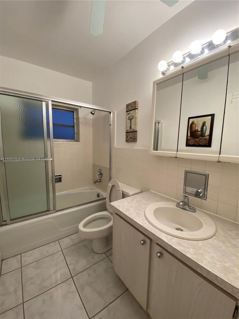 1050 Atlantic Shores Blvd, Unit 204, Hallandale Beach, FL 33009 Photo