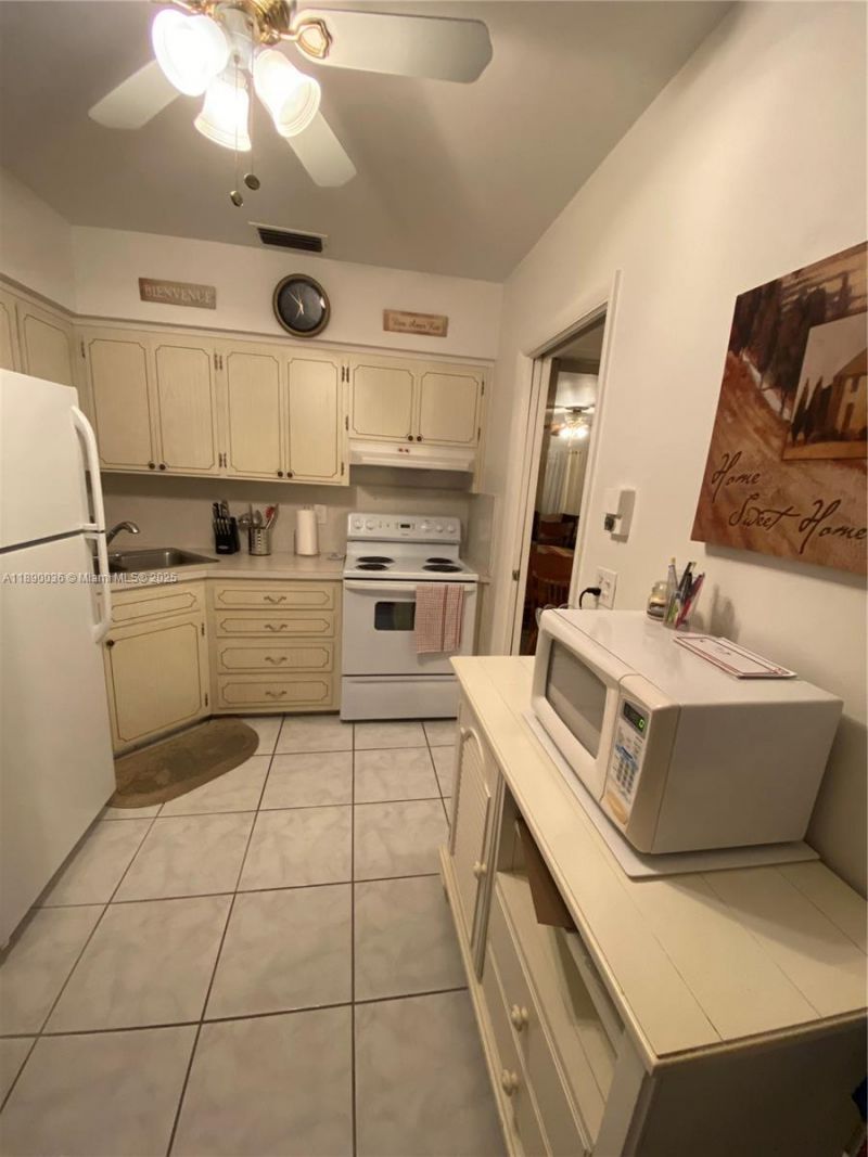 1050 Atlantic Shores Blvd, Unit 204, Hallandale Beach, FL 33009 Photo