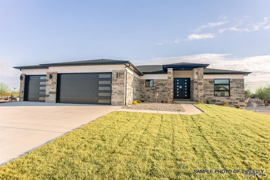 520 Hayden Drive, Waterloo, IL 62298 Main Photo