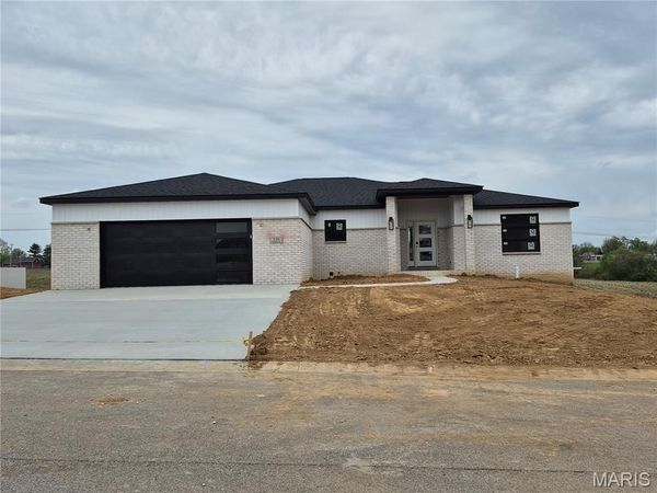 520 Hayden Drive, Waterloo, IL 62298