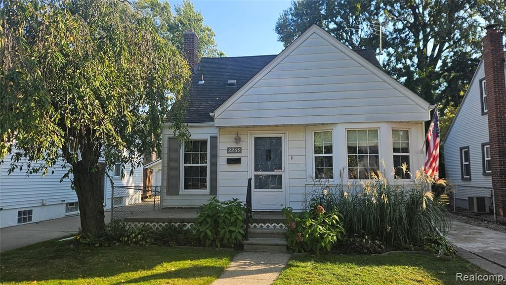 2259 Cambridge Road, Berkley, MI 48072 Main Photo