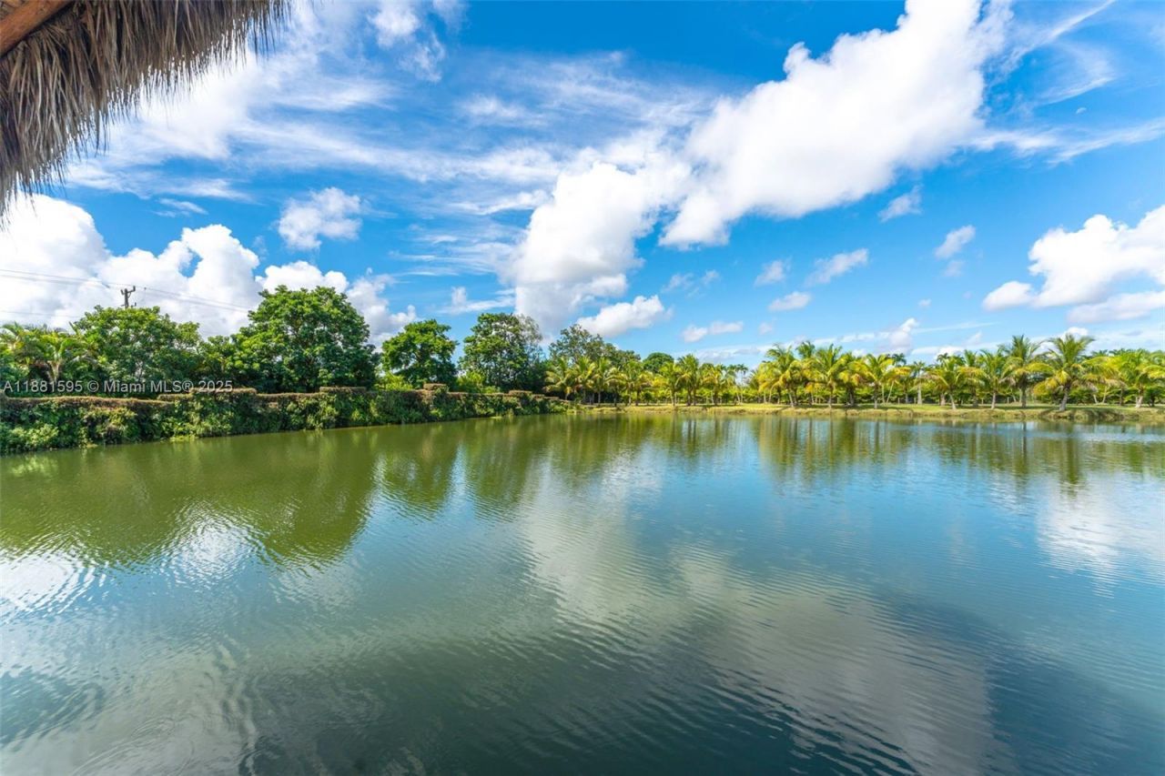 20701 SW 216th St, Miami, FL 33170 Photo