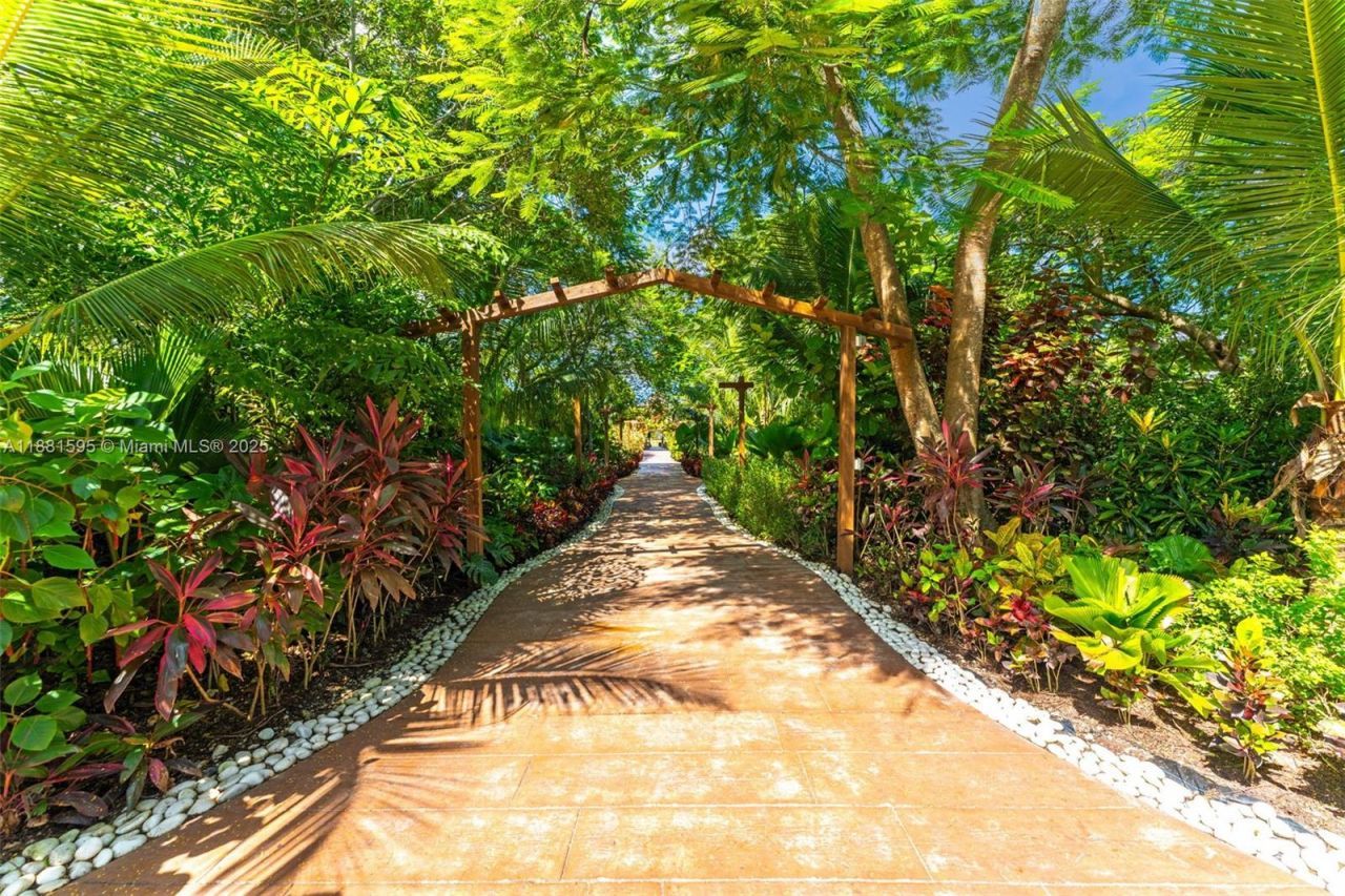 20701 SW 216th St, Miami, FL 33170 Photo