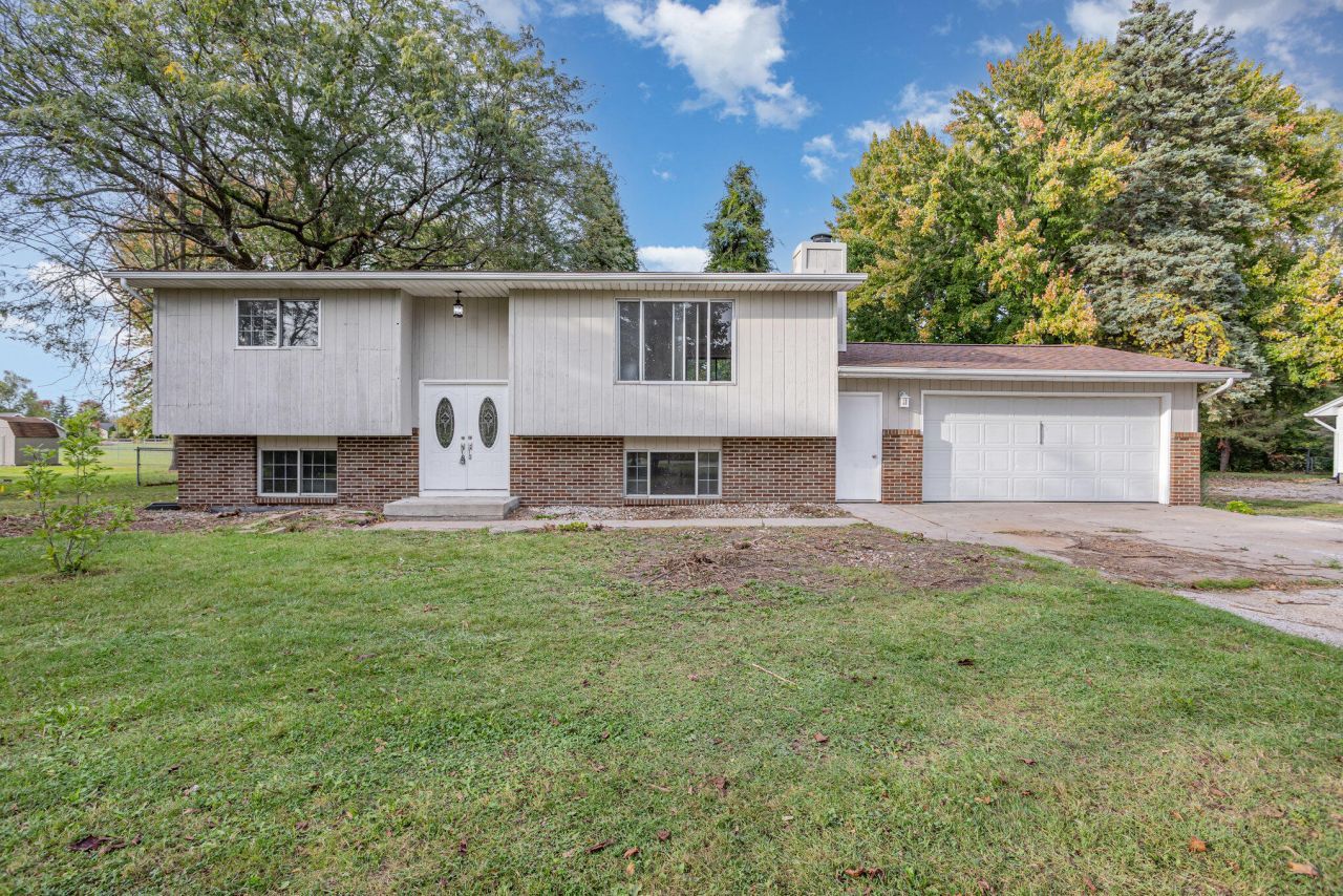 1954 W Midland Road, Auburn, MI 48611 Main Photo