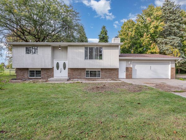 1954 W Midland Road, Auburn, MI 48611