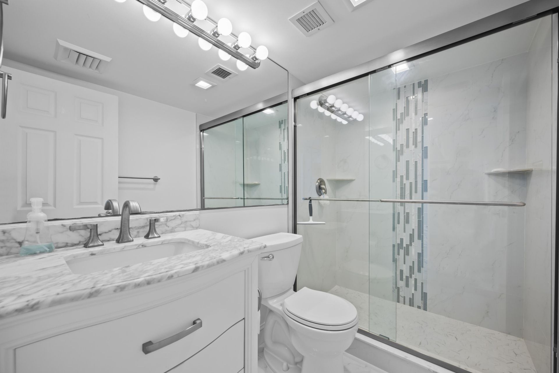 134 Lakeshore Drive, Unit 814, North Palm Beach, FL 33408 Photo