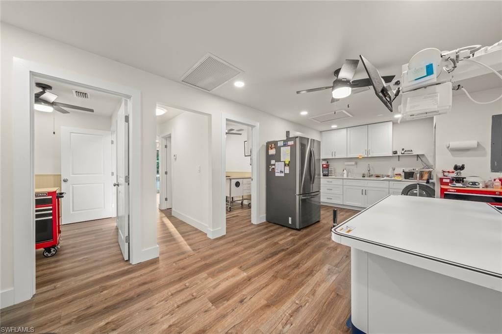 1640 Periwinkle Way, Unit 3, Sanibel, FL 33957 Photo