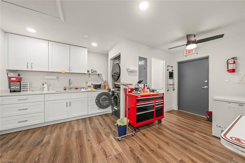 1640 Periwinkle Way, Unit 3, Sanibel, FL 33957 Photo