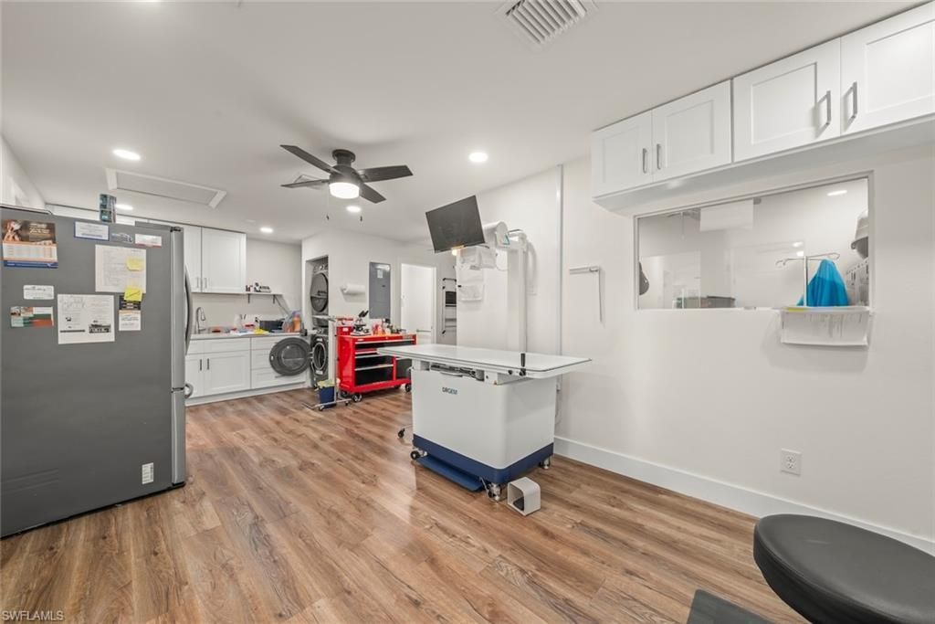 1640 Periwinkle Way, Unit 3, Sanibel, FL 33957 Photo