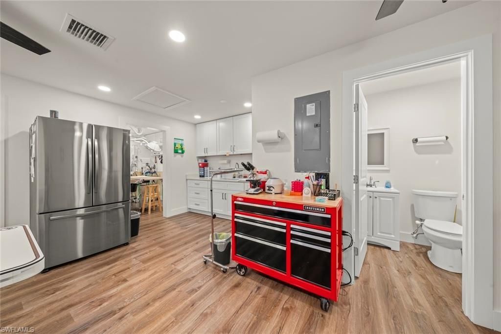 1640 Periwinkle Way, Unit 3, Sanibel, FL 33957 Photo