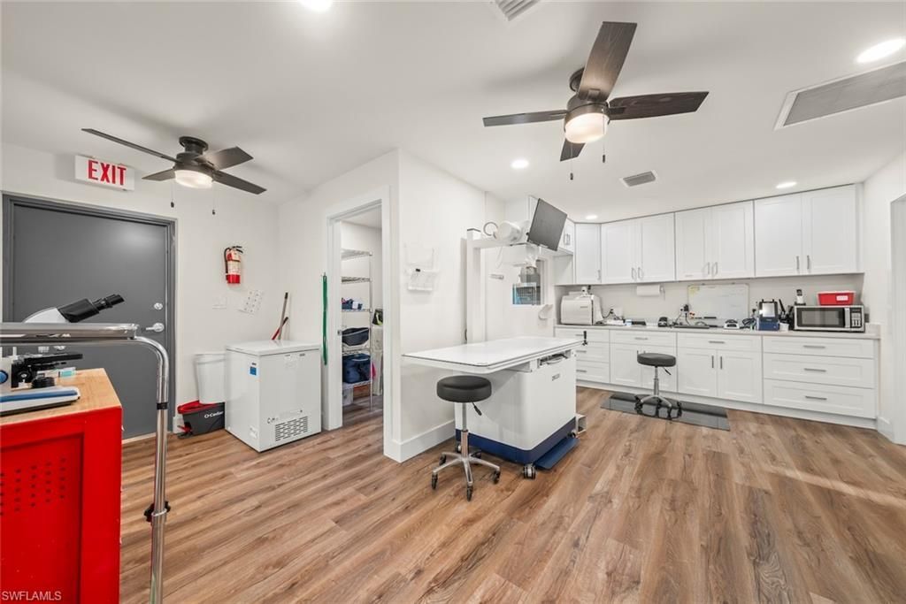 1640 Periwinkle Way, Unit 3, Sanibel, FL 33957 Photo