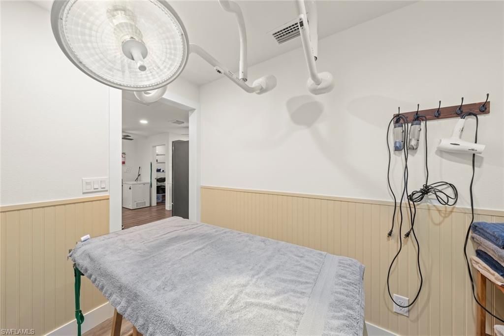 1640 Periwinkle Way, Unit 3, Sanibel, FL 33957 Photo