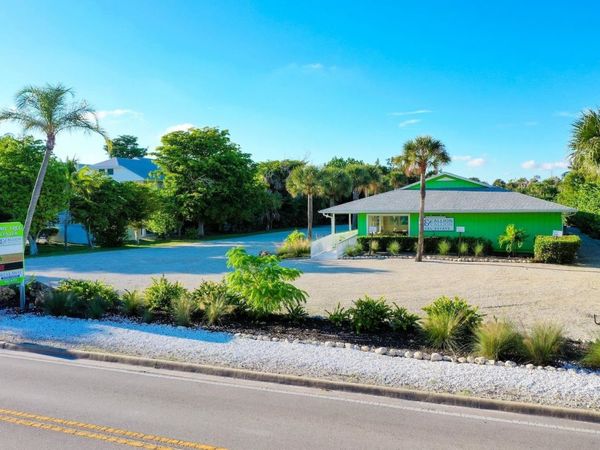 1640 Periwinkle Way, Unit 3, Sanibel, FL 33957