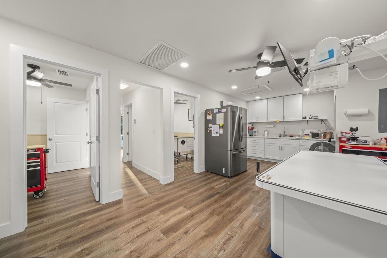 1640 Periwinkle Way, Unit 3, Sanibel, FL 33957 Photo