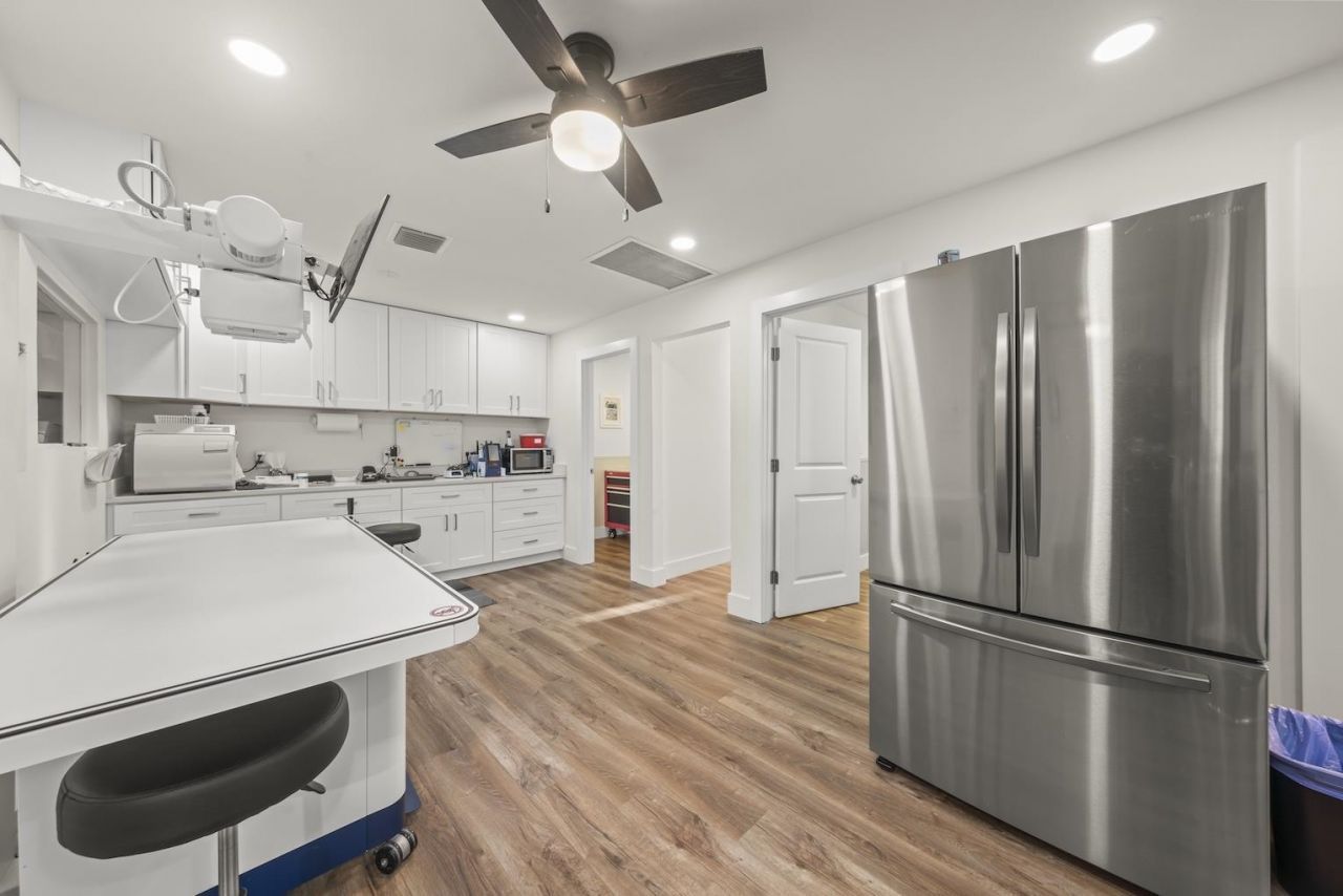 1640 Periwinkle Way, Unit 3, Sanibel, FL 33957 Photo