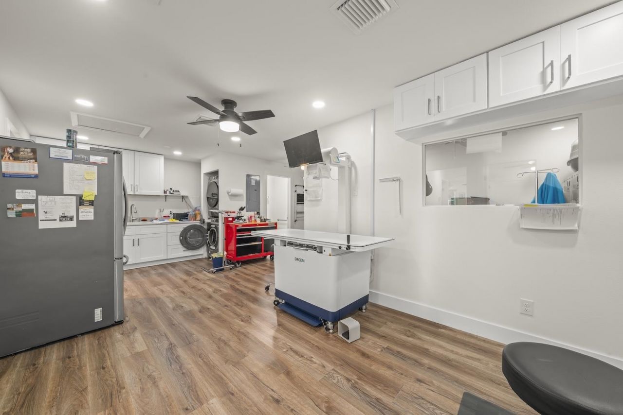 1640 Periwinkle Way, Unit 3, Sanibel, FL 33957 Photo