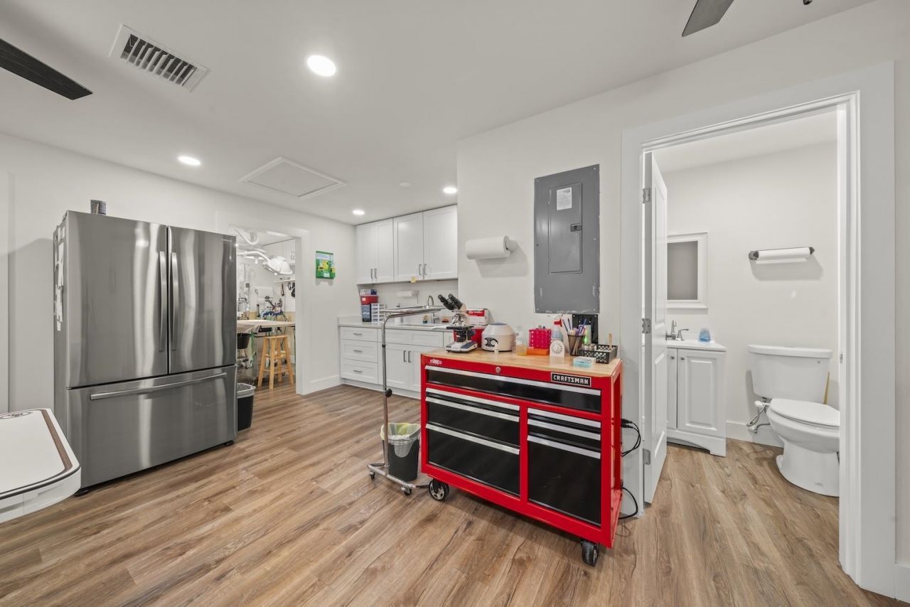 1640 Periwinkle Way, Unit 3, Sanibel, FL 33957 Photo