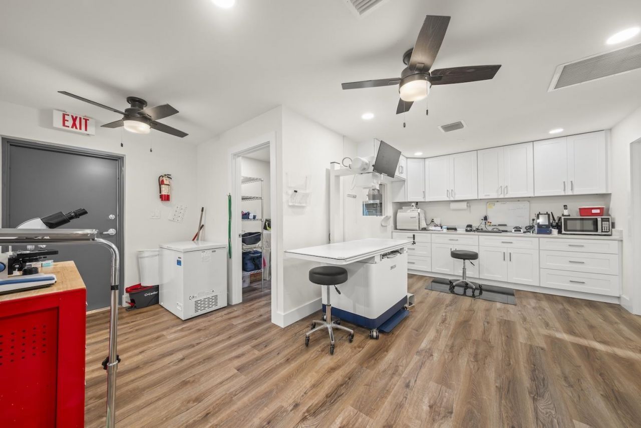 1640 Periwinkle Way, Unit 3, Sanibel, FL 33957 Photo