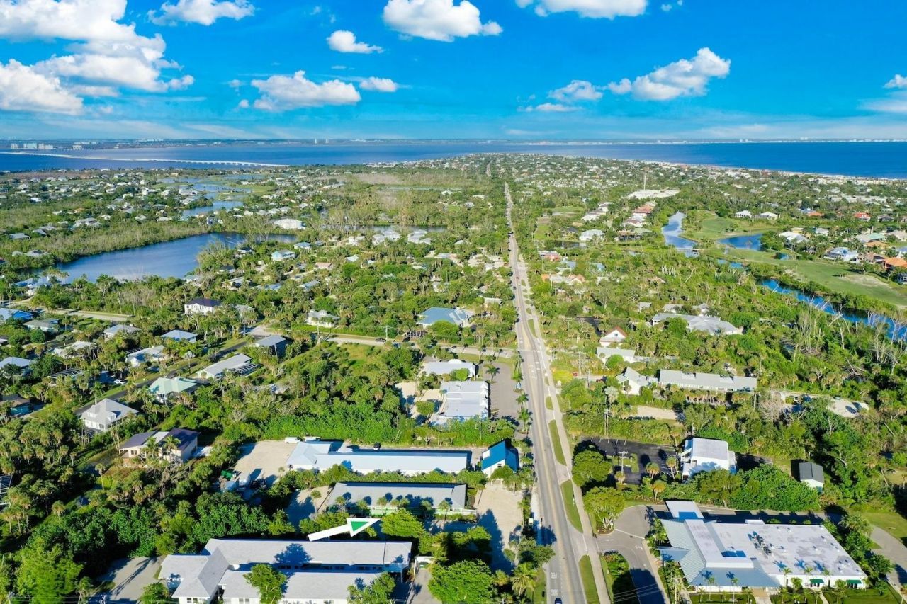 1640 Periwinkle Way, Unit 3, Sanibel, FL 33957 Photo