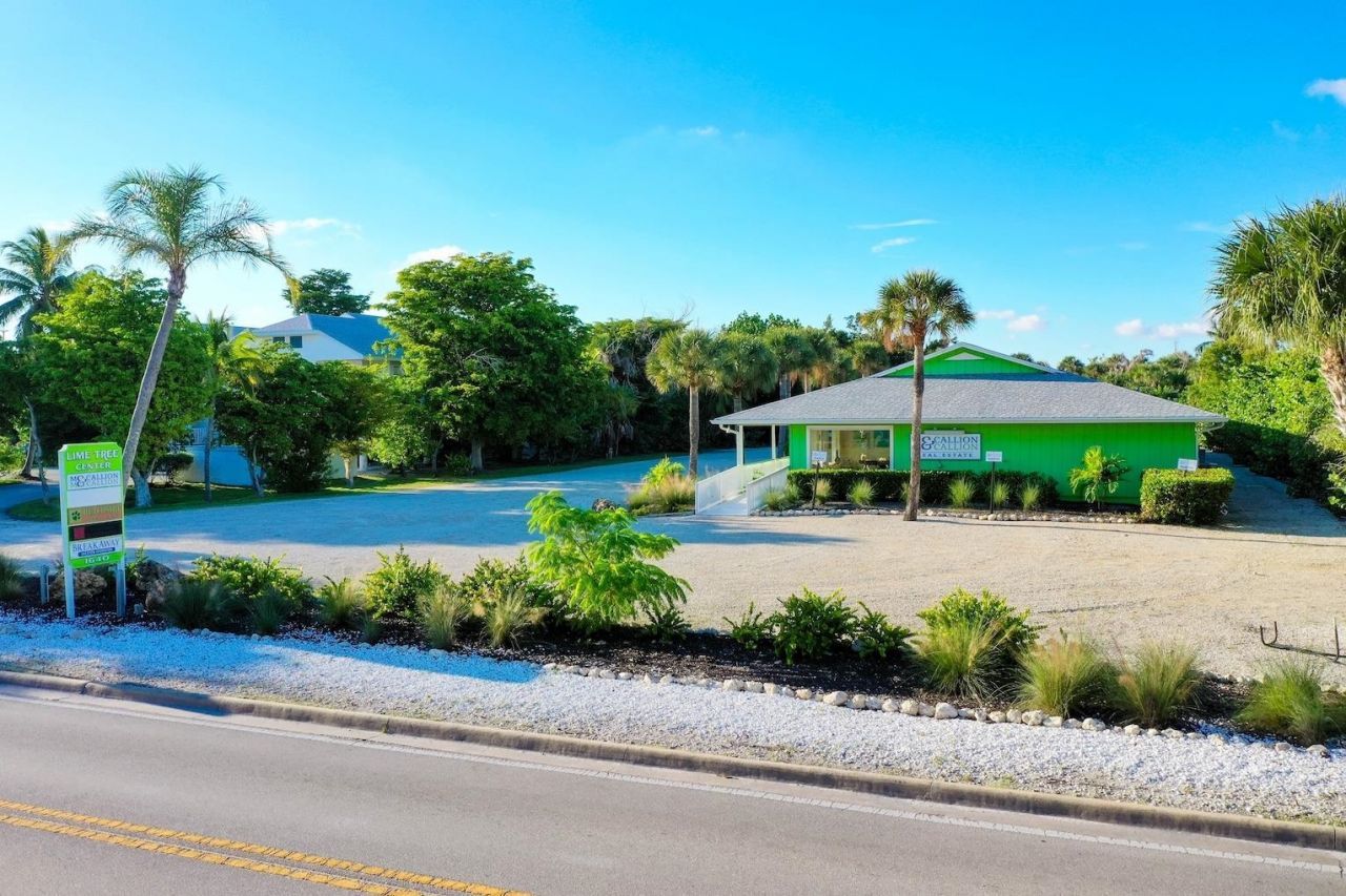 1640 Periwinkle Way, Unit 3, Sanibel, FL 33957 Photo