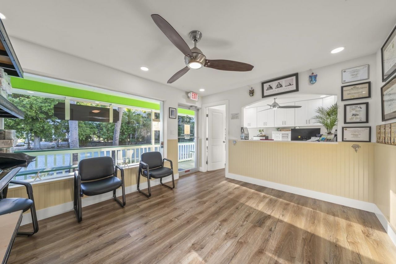 1640 Periwinkle Way, Unit 3, Sanibel, FL 33957 Photo