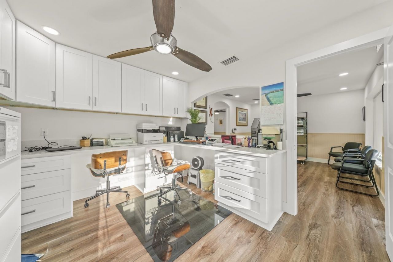 1640 Periwinkle Way, Unit 3, Sanibel, FL 33957 Photo