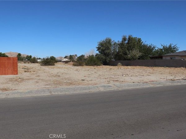 158 158 S Newmont Ave, Lake Los Angeles, CA 93535