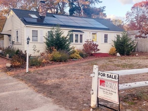 22 Powhatan Rd, Yarmouth, MA 02664