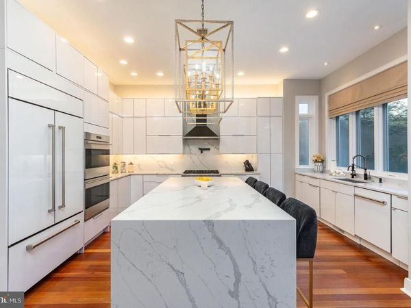 838 LOMBARD STREET, PHILADELPHIA, PA 19147