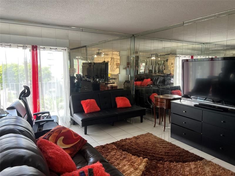 6820 W Flagler Street, Unit 308, Miami, FL 33144 Photo