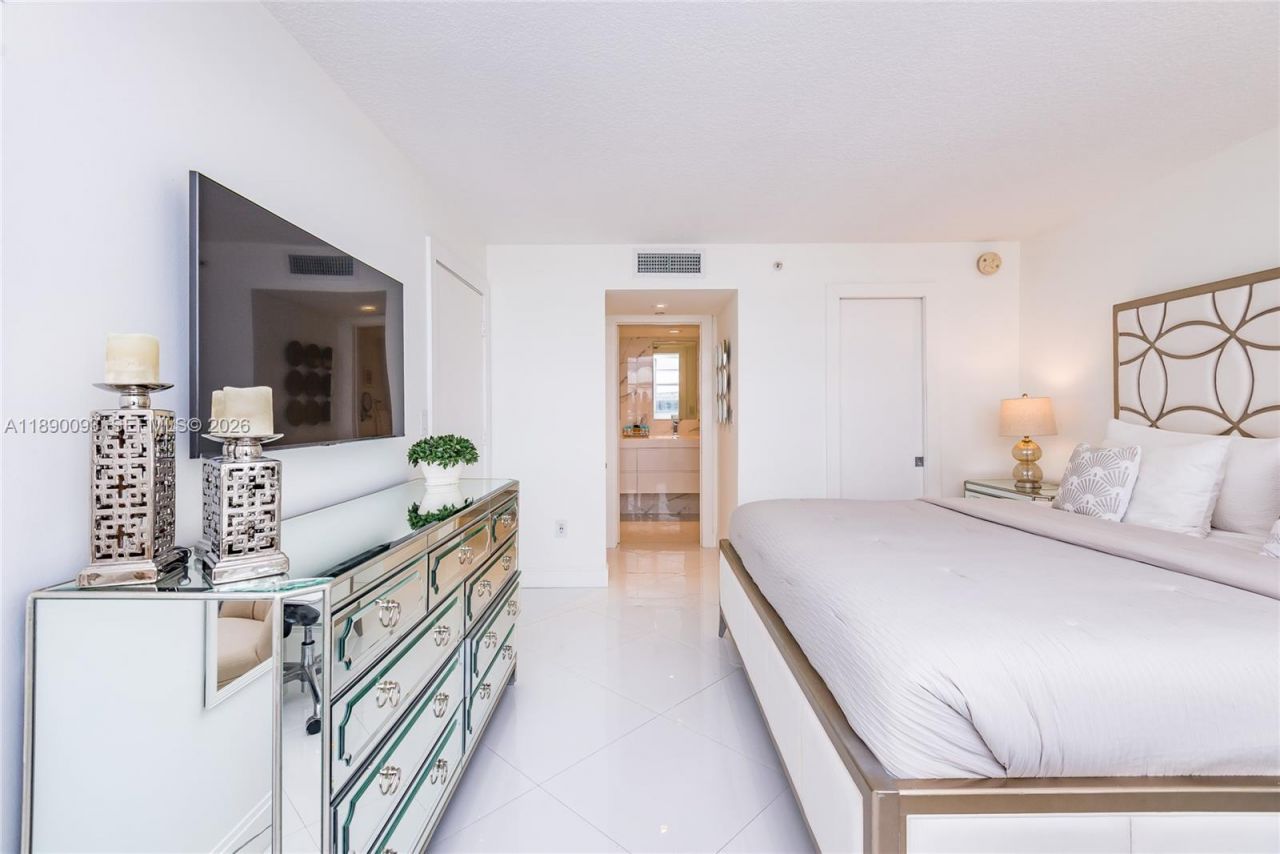 6917 Collins Ave, Unit 720, Miami Beach, FL 33141 Photo