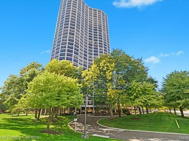 5000 Town Center, Southfield, MI 48075