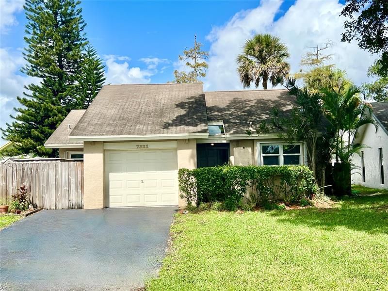 7321 NW 38th Ct, Coral Springs, FL 33065 Photo