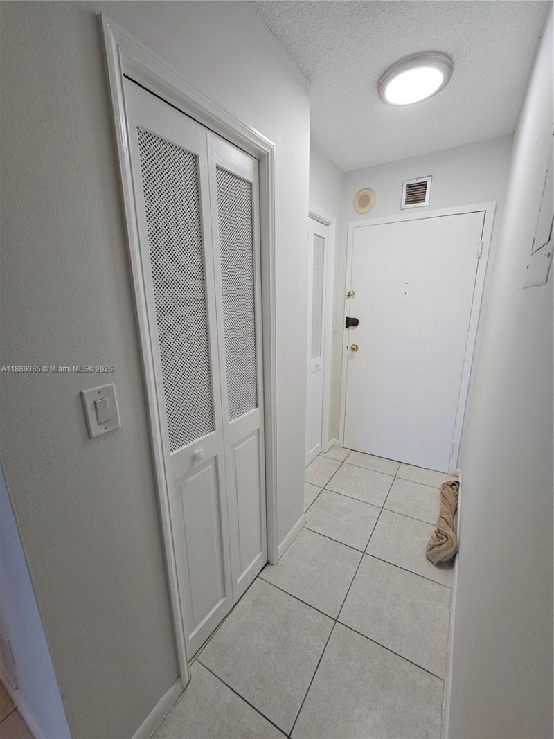 900 NE 18th Ave, Unit 709, Fort Lauderdale, FL 33304 Photo