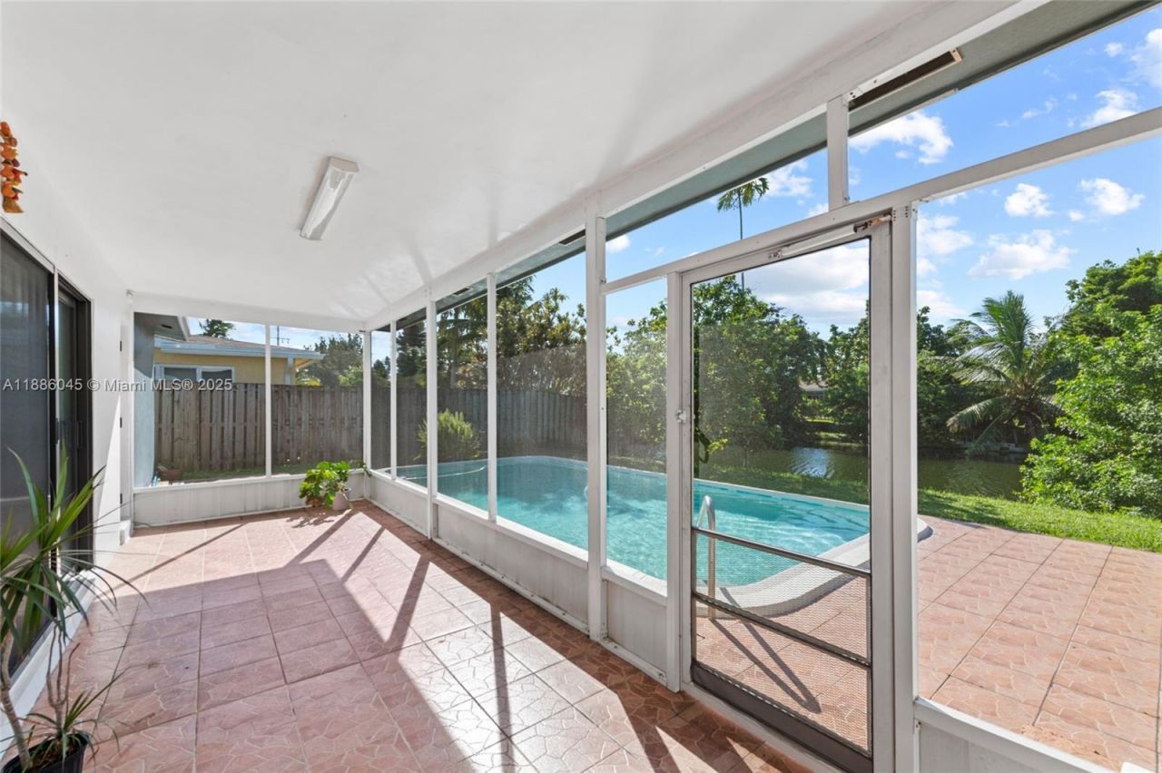 7070 NW 21st St, Sunrise, FL 33313 Photo