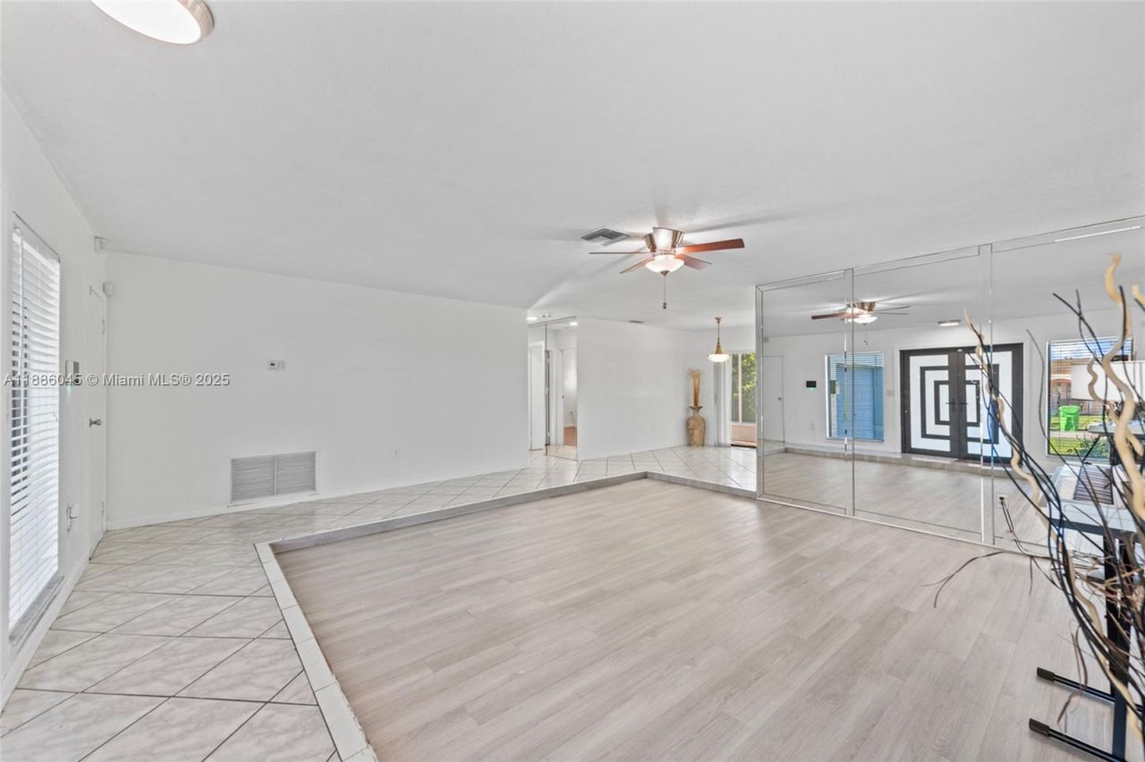 7070 NW 21st St, Sunrise, FL 33313 Photo