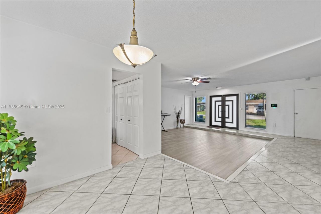 7070 NW 21st St, Sunrise, FL 33313 Photo