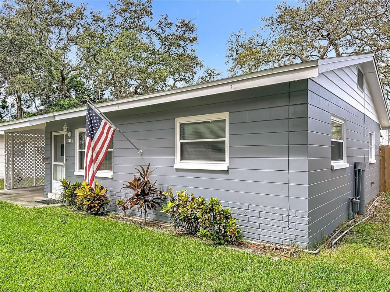 6251 2nd Avenue S, Saint Petersburg, FL 33707 Photo