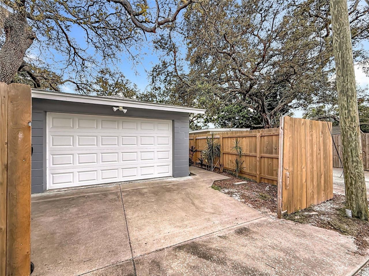 6251 2nd Avenue S, Saint Petersburg, FL 33707 Photo