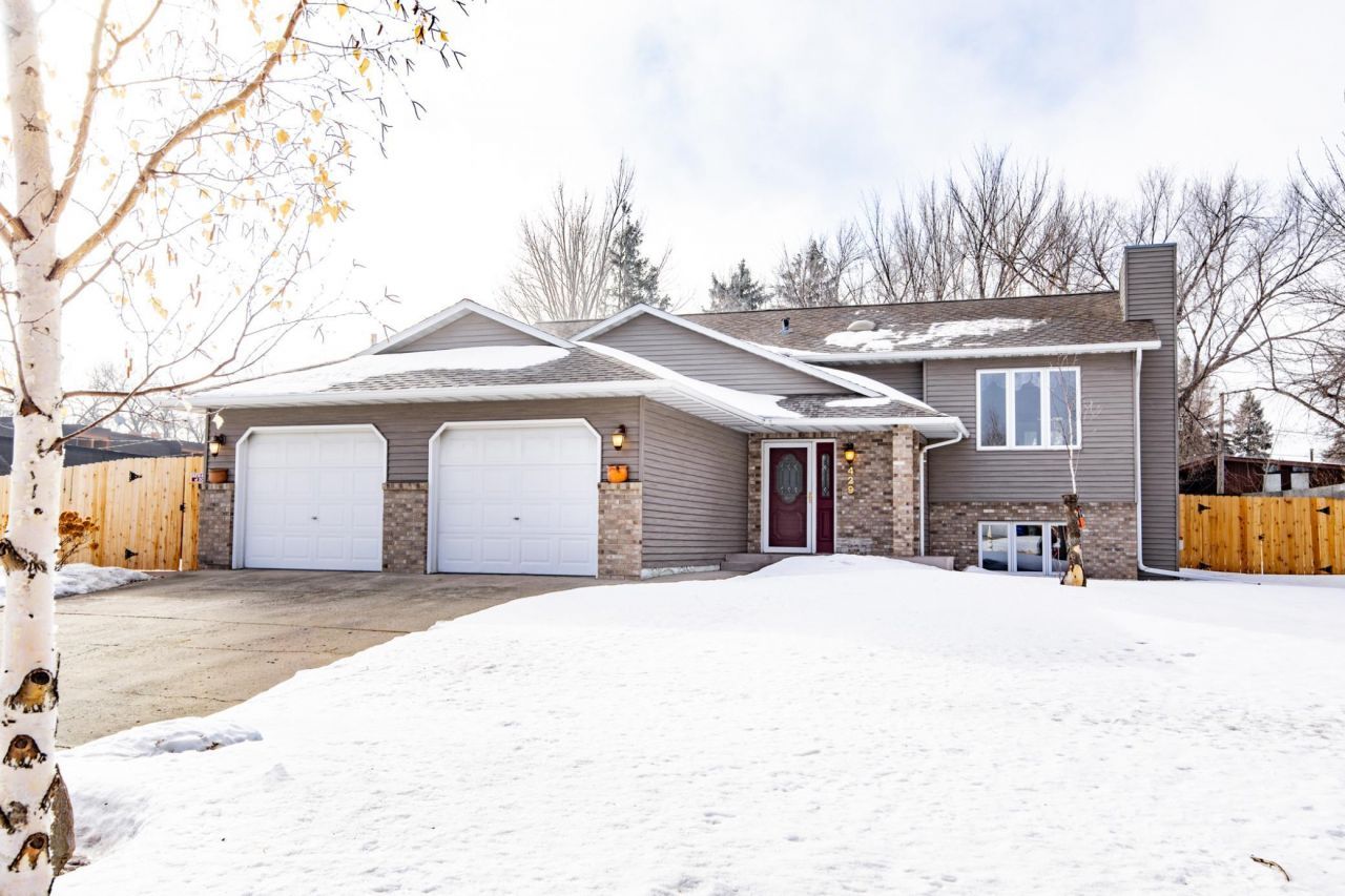 429 Valley Avenue, Moorhead, MN 56560 Main Photo