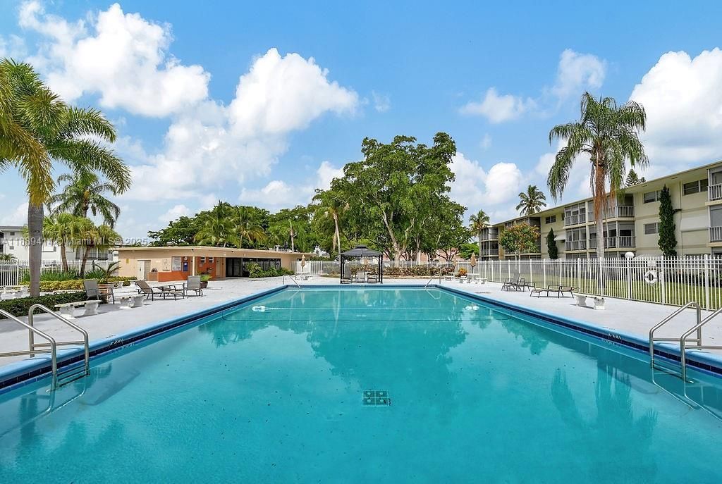 4800 Hillcrest Ln, Unit 210, Hollywood, FL 33021 Photo