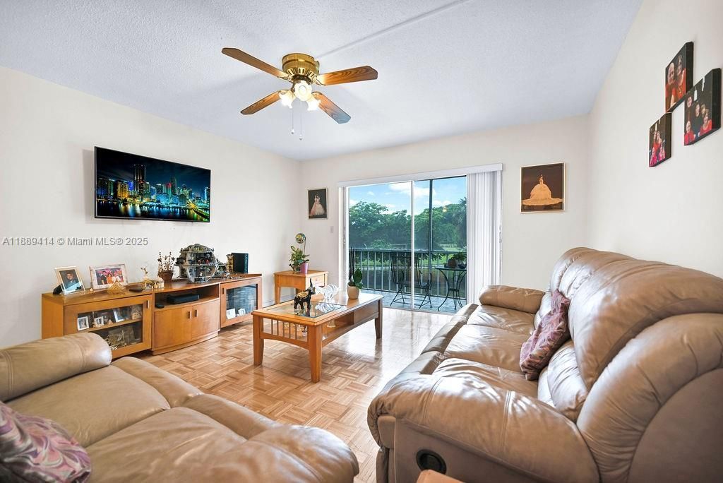 4800 Hillcrest Ln, Unit 210, Hollywood, FL 33021 Photo