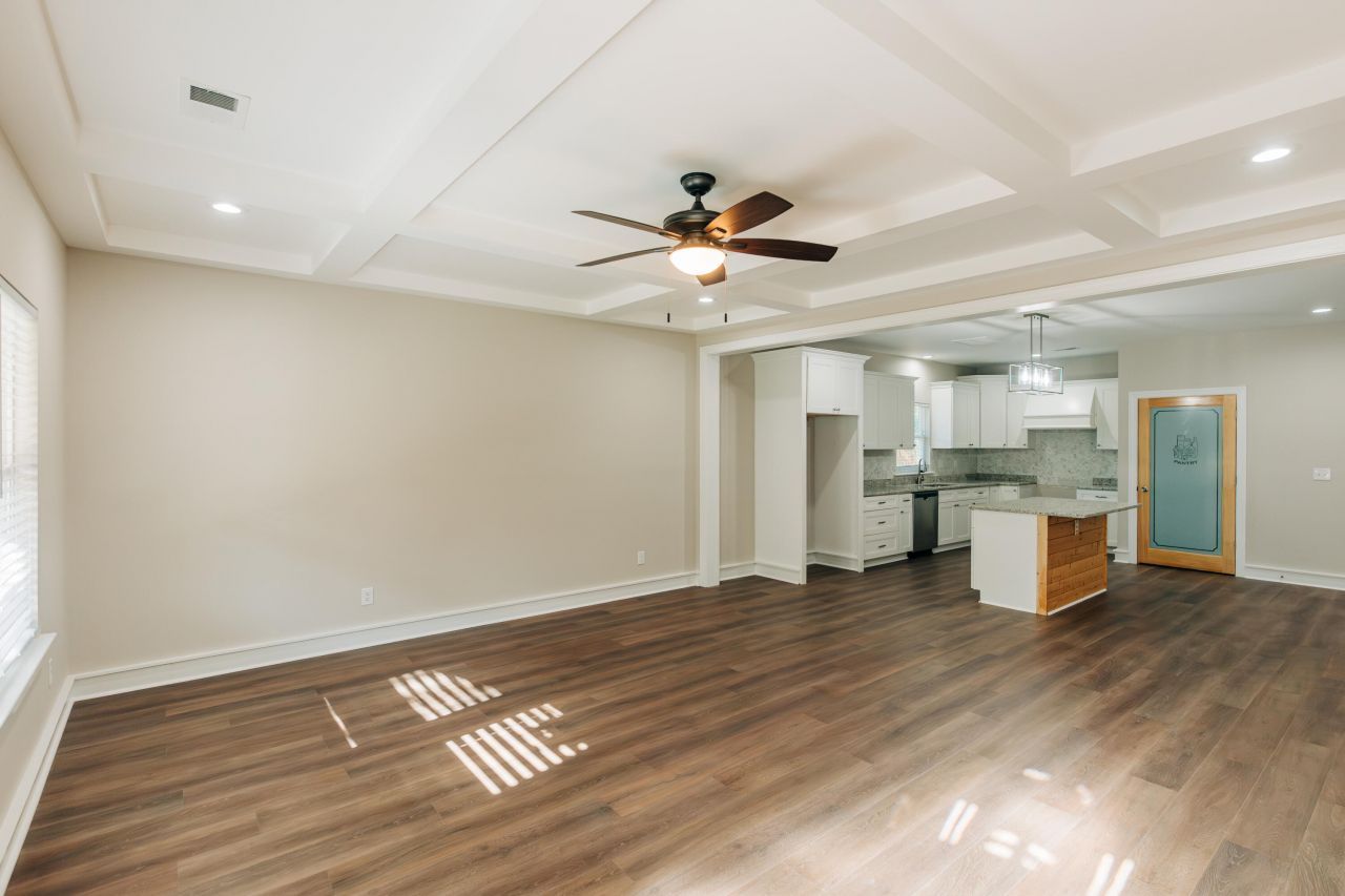 438 Locust Street Photo 12