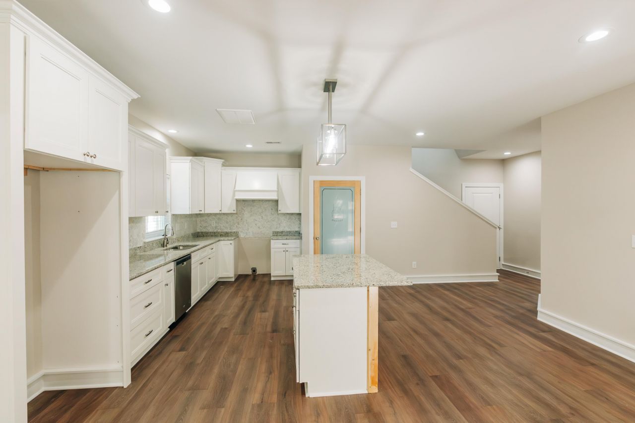 438 Locust Street Photo 13