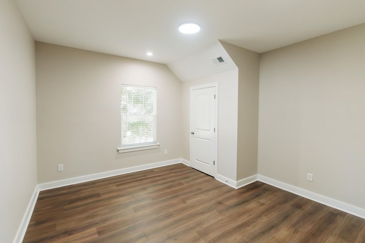 438 Locust Street Photo 29