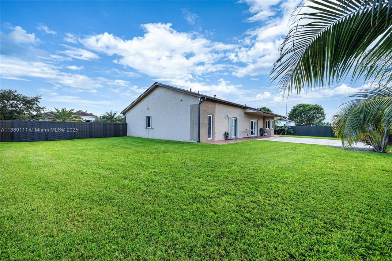 13261 SW 216th Ter, Miami, FL 33170 Photo