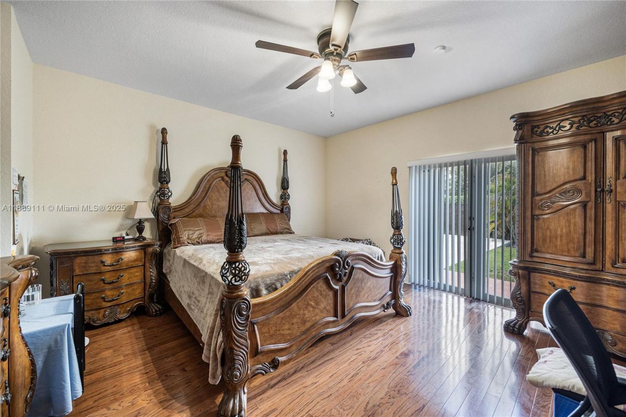 13261 SW 216th Ter, Miami, FL 33170 Photo