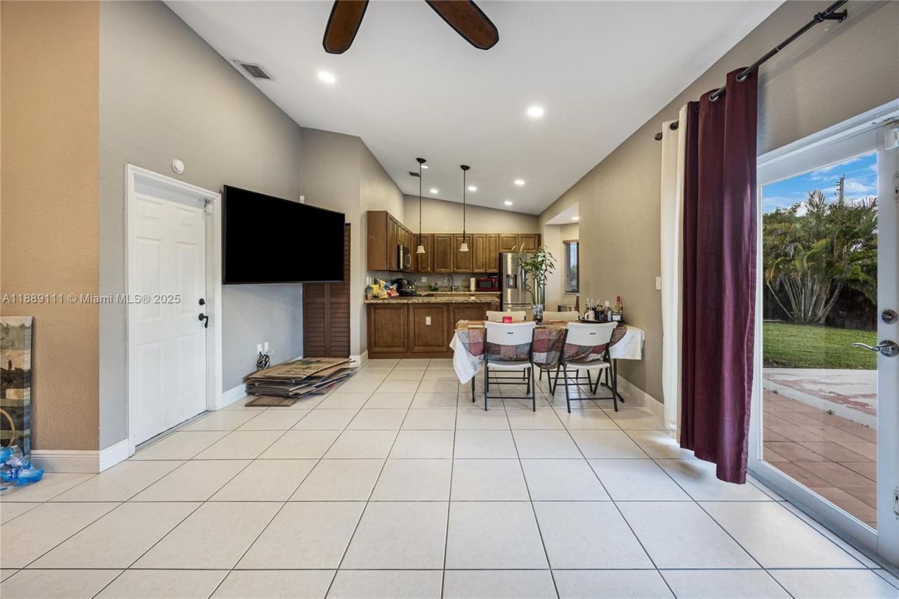 13261 SW 216th Ter, Miami, FL 33170 Photo