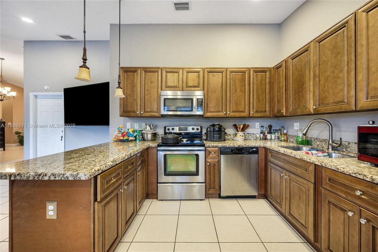 13261 SW 216th Ter, Miami, FL 33170 Photo